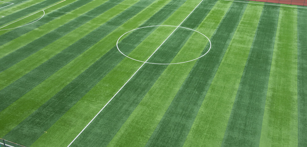 Streifen auf dem Fußballfeld