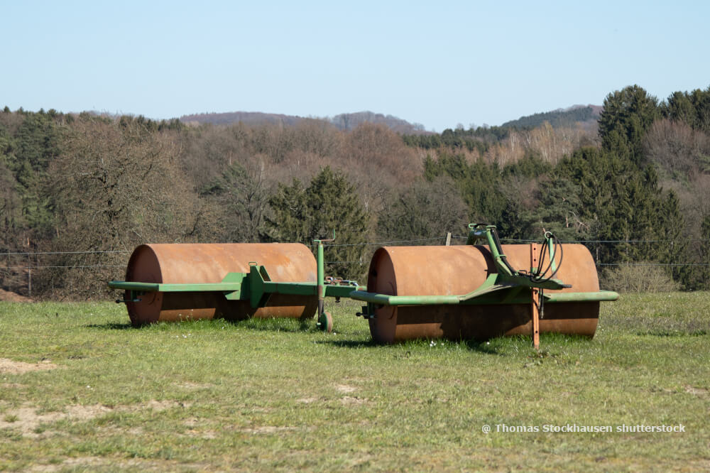 Pferdeweide mit Walzen